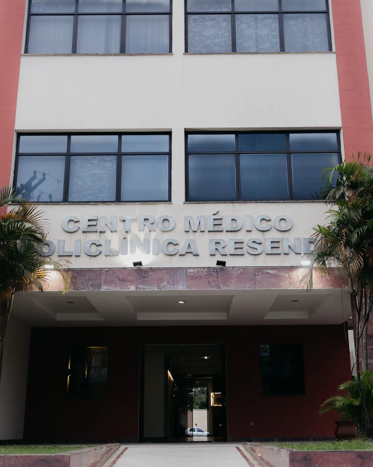 Entrada do Centro Médico Policlínica Resende, na Av. Marcílio Dias, 563